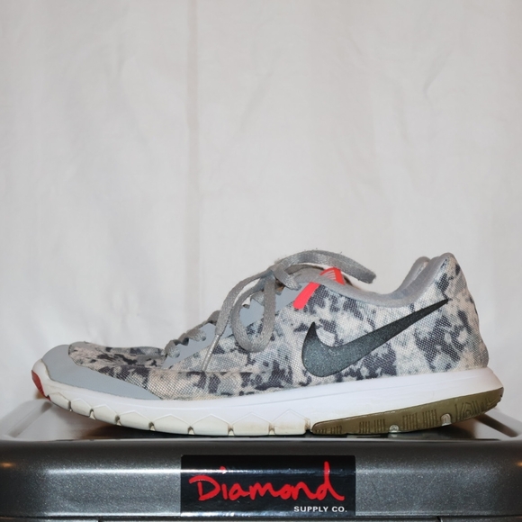 Nike Shoes - Nike Flex Experience RN 6